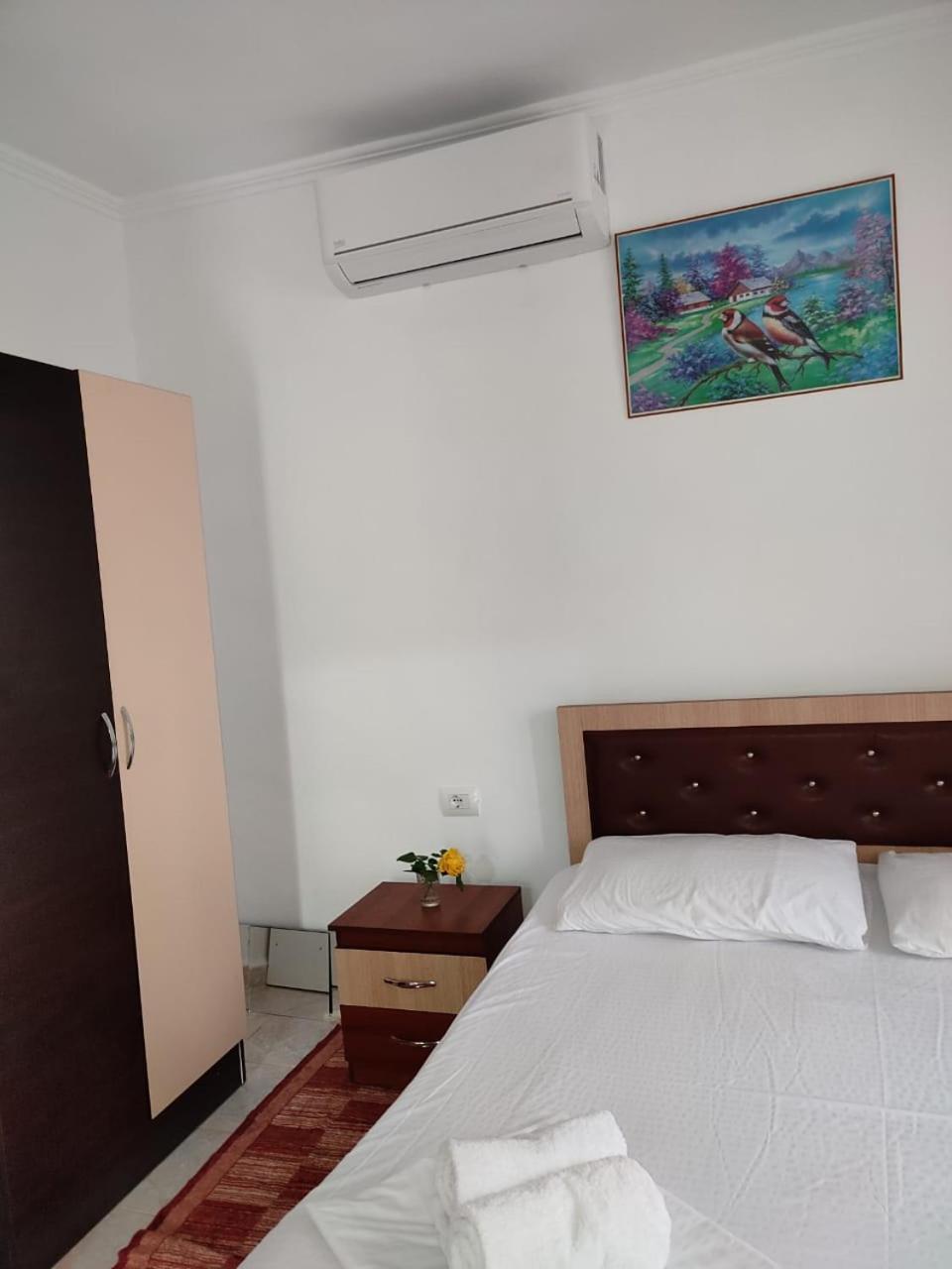 Guest House Eloid Berat Bagian luar foto