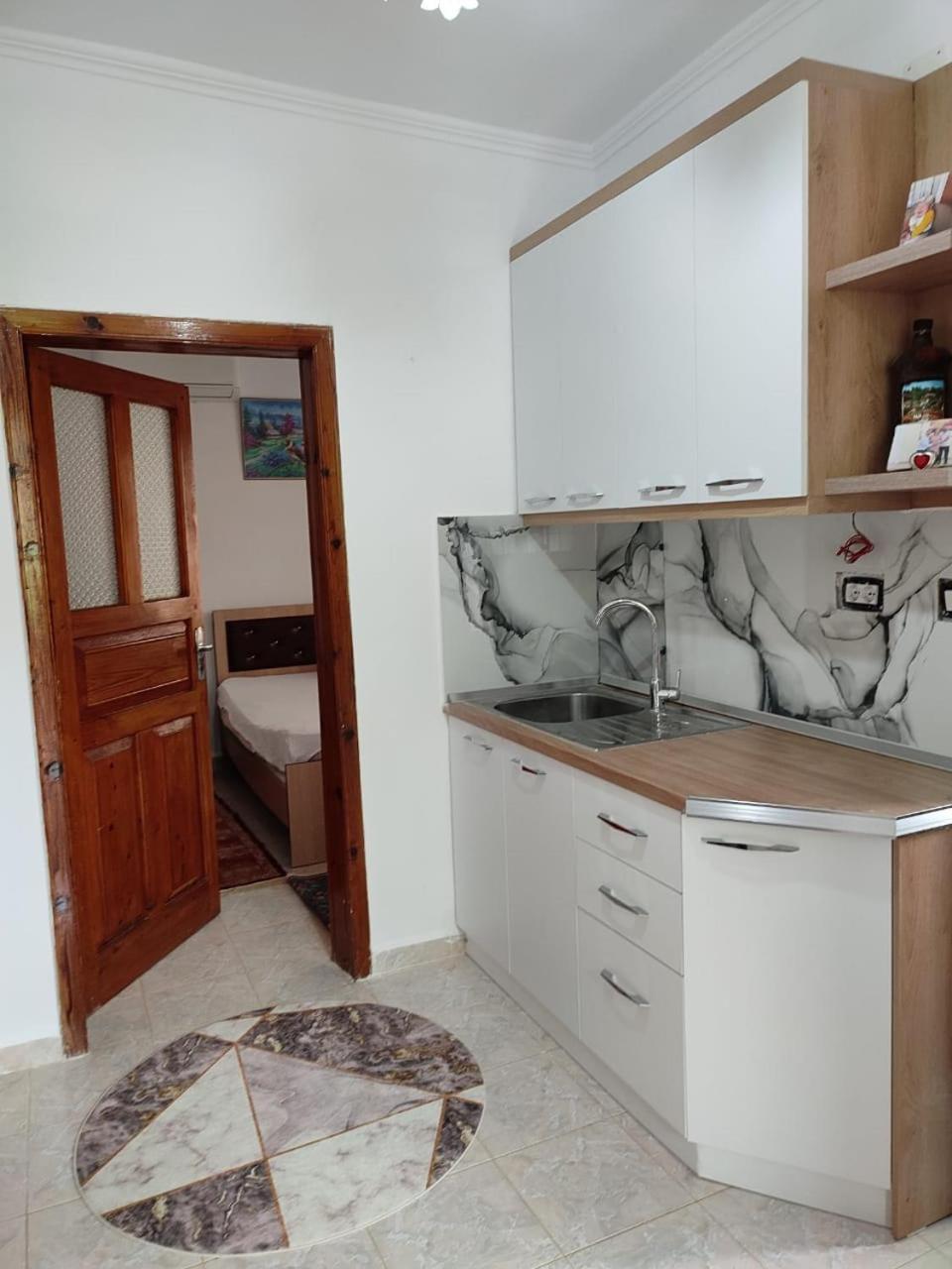 Guest House Eloid Berat Bagian luar foto