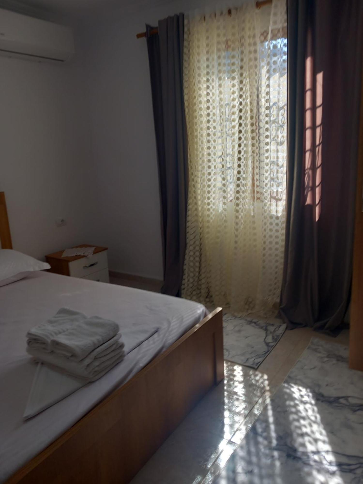 Guest House Eloid Berat Bagian luar foto