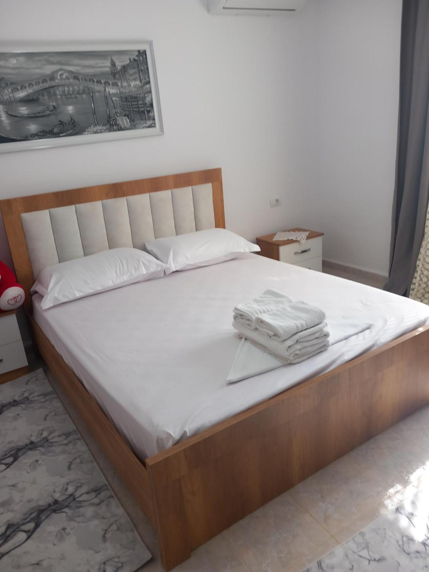 Guest House Eloid Berat Bagian luar foto