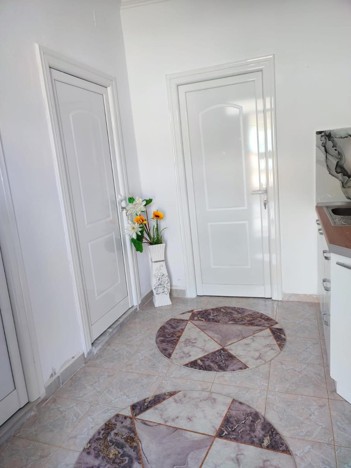 Guest House Eloid Berat Bagian luar foto