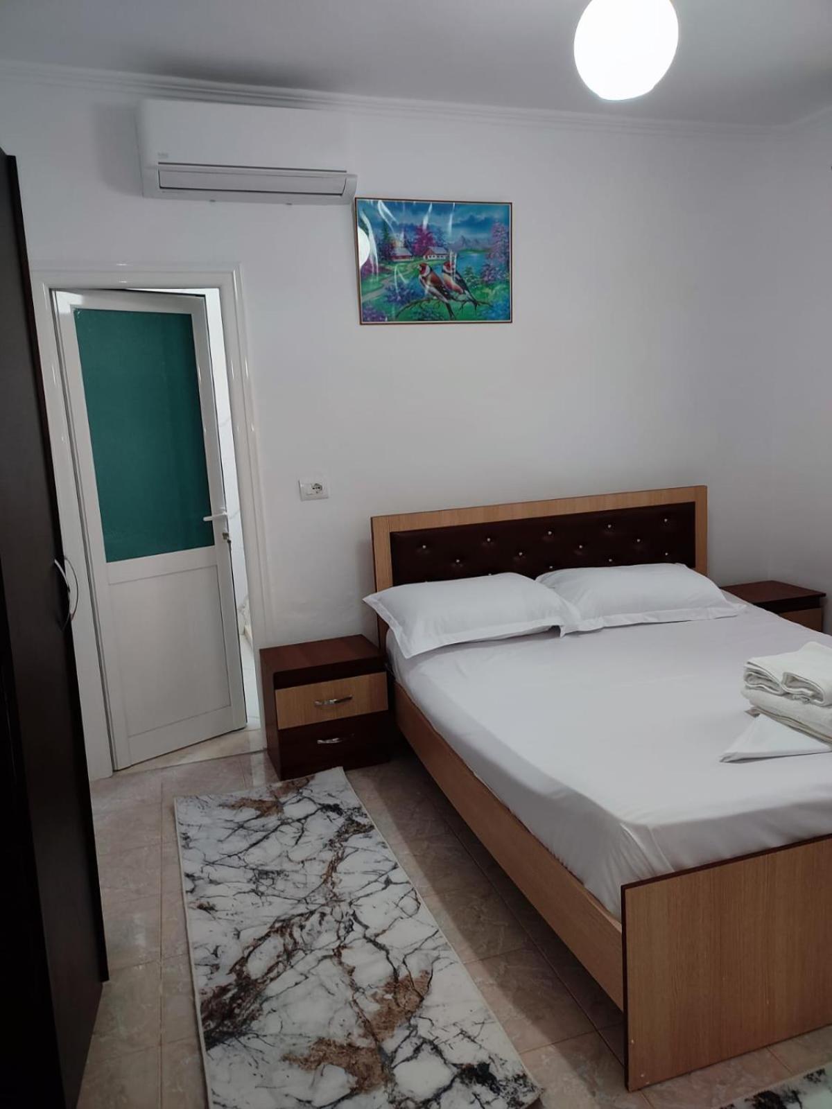 Guest House Eloid Berat Bagian luar foto