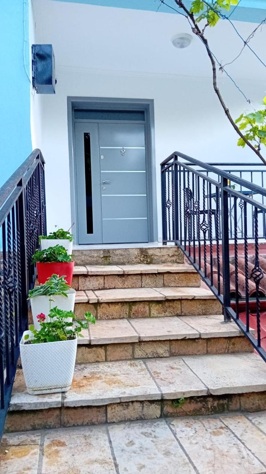 Guest House Eloid Berat Bagian luar foto