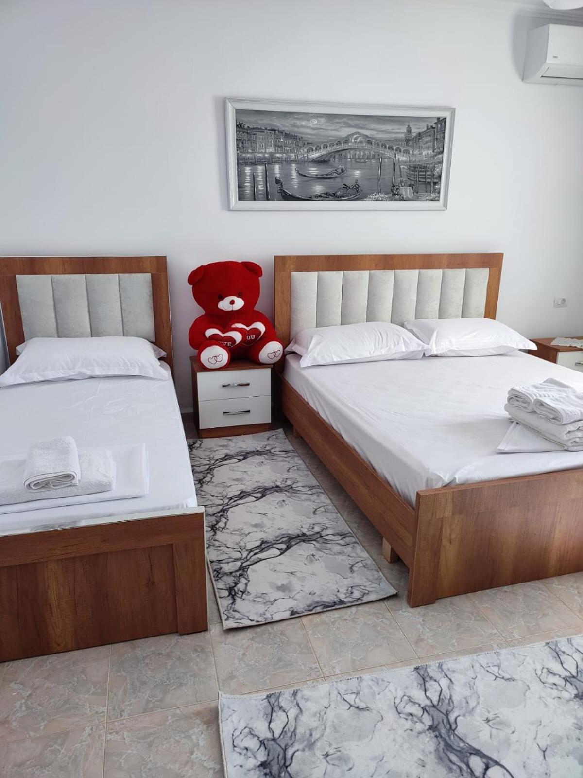 Guest House Eloid Berat Bagian luar foto