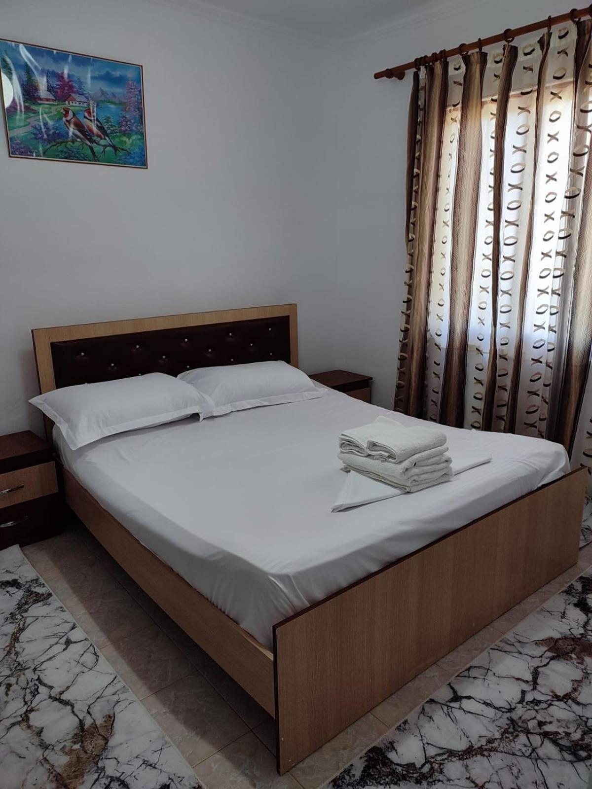 Guest House Eloid Berat Ruang foto